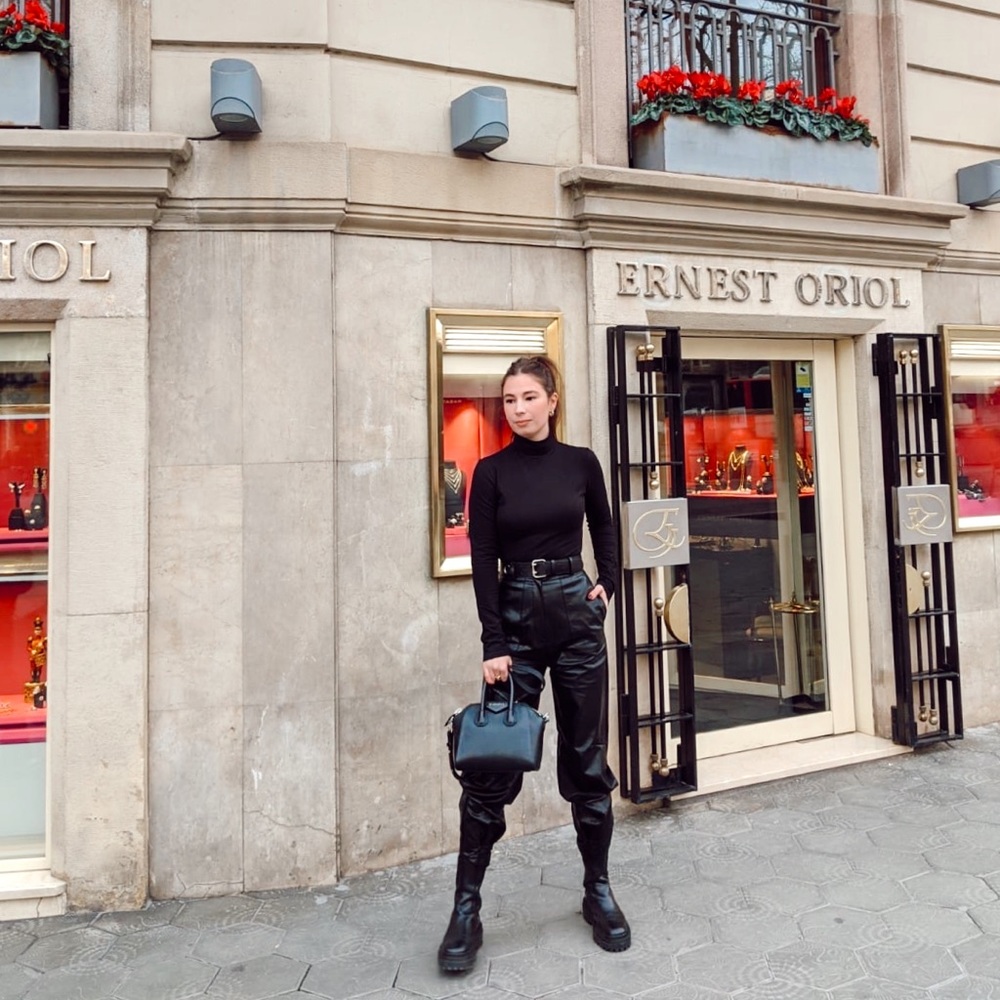 Meet your Posher, Claire mitchell